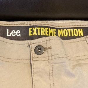 Men's Khaki Lee In Motion Cargo Shorts Size 38